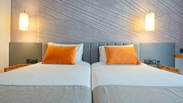 Twin Room | In-room safe, desk, laptop workspace, blackout curtains