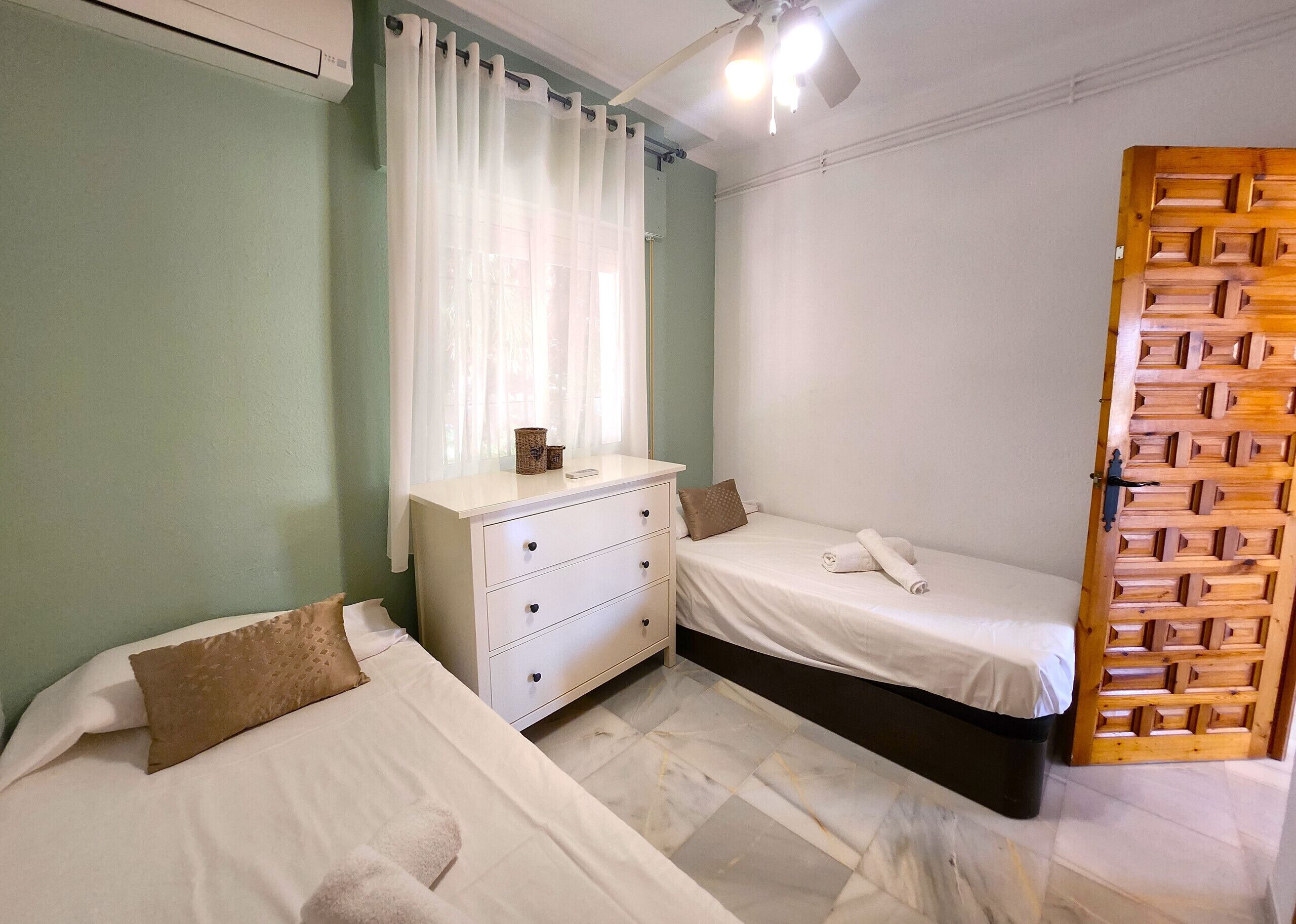 5 bedrooms, iron/ironing board, free WiFi, bed sheets