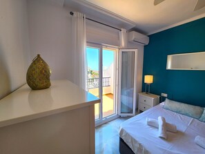 Room - R1352 | Pinomar D | Sleeps 10 (Nerja)