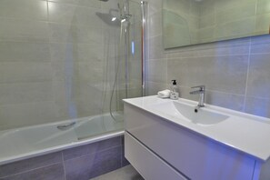 Bathtub, hair dryer - R1352 | Pinomar D | Sleeps 10 (Nerja)