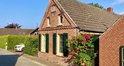 Vacation home Tied - East Frisian charm in a historic farm worker's house for 4