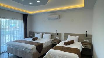 Draps en coton égyptien, literie de qualité supérieure, minibar, bureau