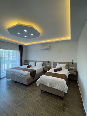 Deluxe Room | Cadar kapas Mesir, peralatan tempat tidur premium, bar mini, meja 