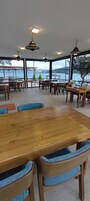 Café da manhã, almoço e jantar; culinária turca, vistas para a praia 