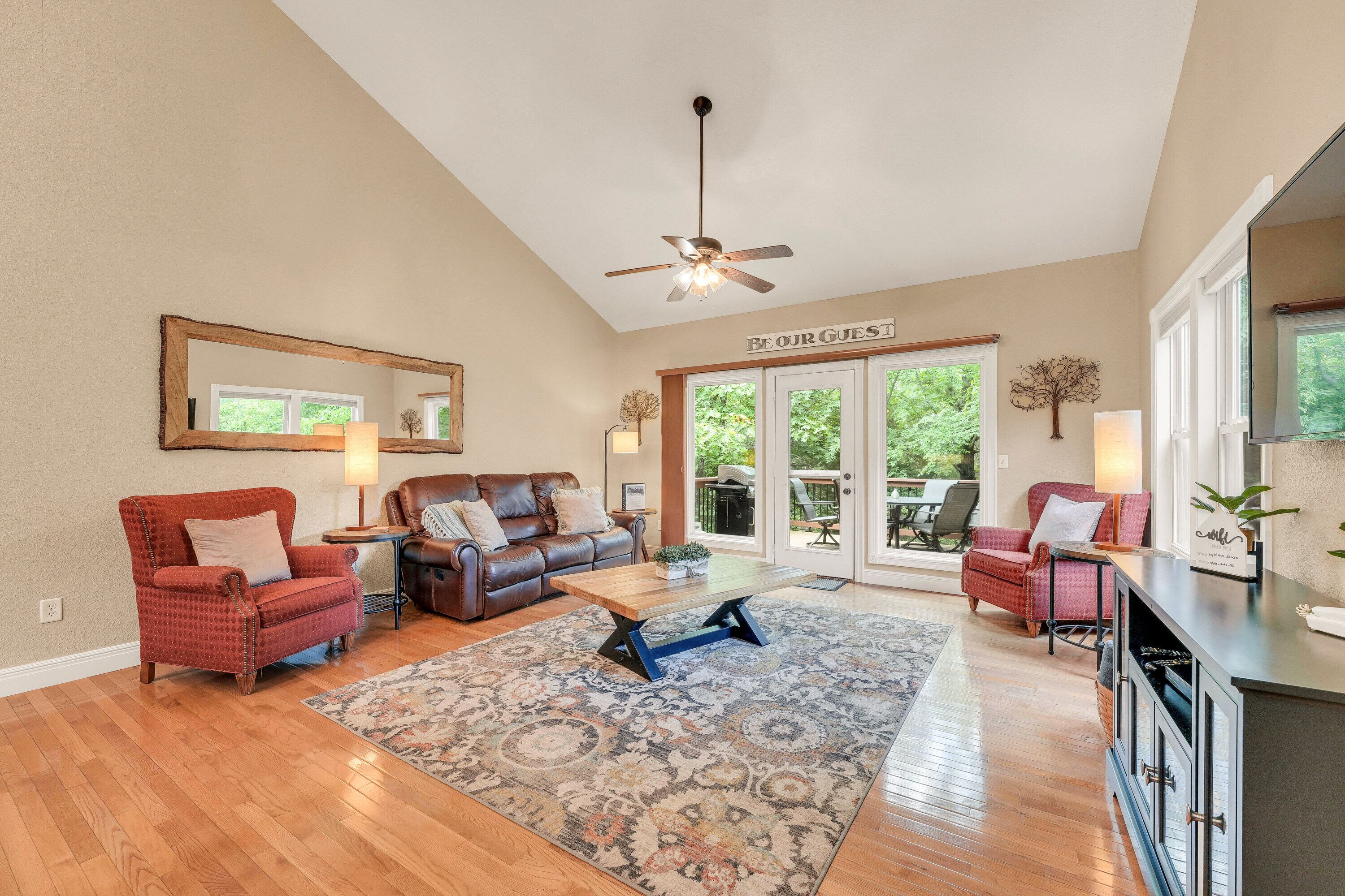 Cozy Ranch Home 10 Mins To D-town Branson! 2 Pools, Splash Pad, Gym & Pool Table