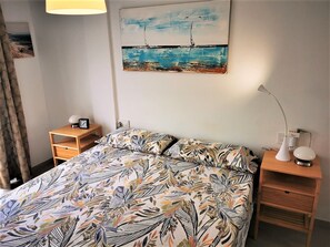 1 quarto, escrivaninha, ferros/tábuas de passar roupa, Wi-Fi de cortesia