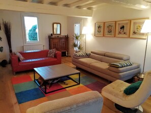 Smart TV, fireplace, table tennis, books - House 220 m² South-facing heated swimming pool and Pyrenees view (aignes)