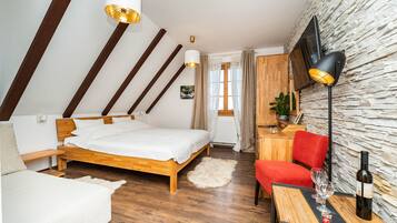 Deluxe dubbelrum - utsikt mot parken | Värdeförvaringsskåp på rummet, skrivbord, ljudisolering och gratis wi-fi