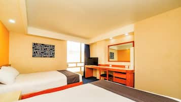 Standard-huone, 2 parisänkyä | Työpöytä, äänieristys, ilmainen Wi-Fi, vuodevaatteet