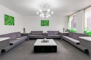 Lobby sitting area - OYO Hotel Hidalgo (Mexico City)