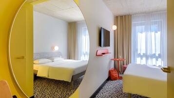 Standard Room, 1 Double Bed | Laptop workspace, blackout drapes, free WiFi, bed sheets