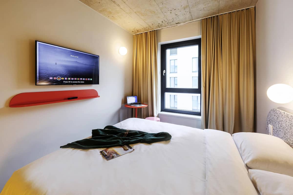 Standardzimmer, 1 Doppelbett | Laptopgeeigneter Arbeitsplatz, Verdunkelungsvorhänge, kostenloses WLAN