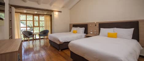 Superior Double Room | Desk, laptop workspace, bed sheets