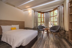 스탠다드 더블룸 | 책상, 노트북 작업 공간, 침대 시트