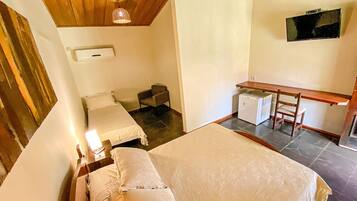 Standard Triple Room | Desk, free WiFi, bed sheets