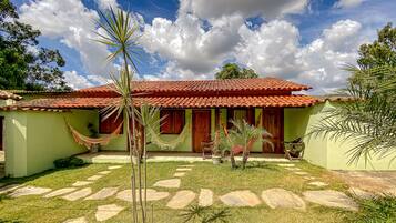 Deluxe Triple Room | Desk, free WiFi, bed sheets