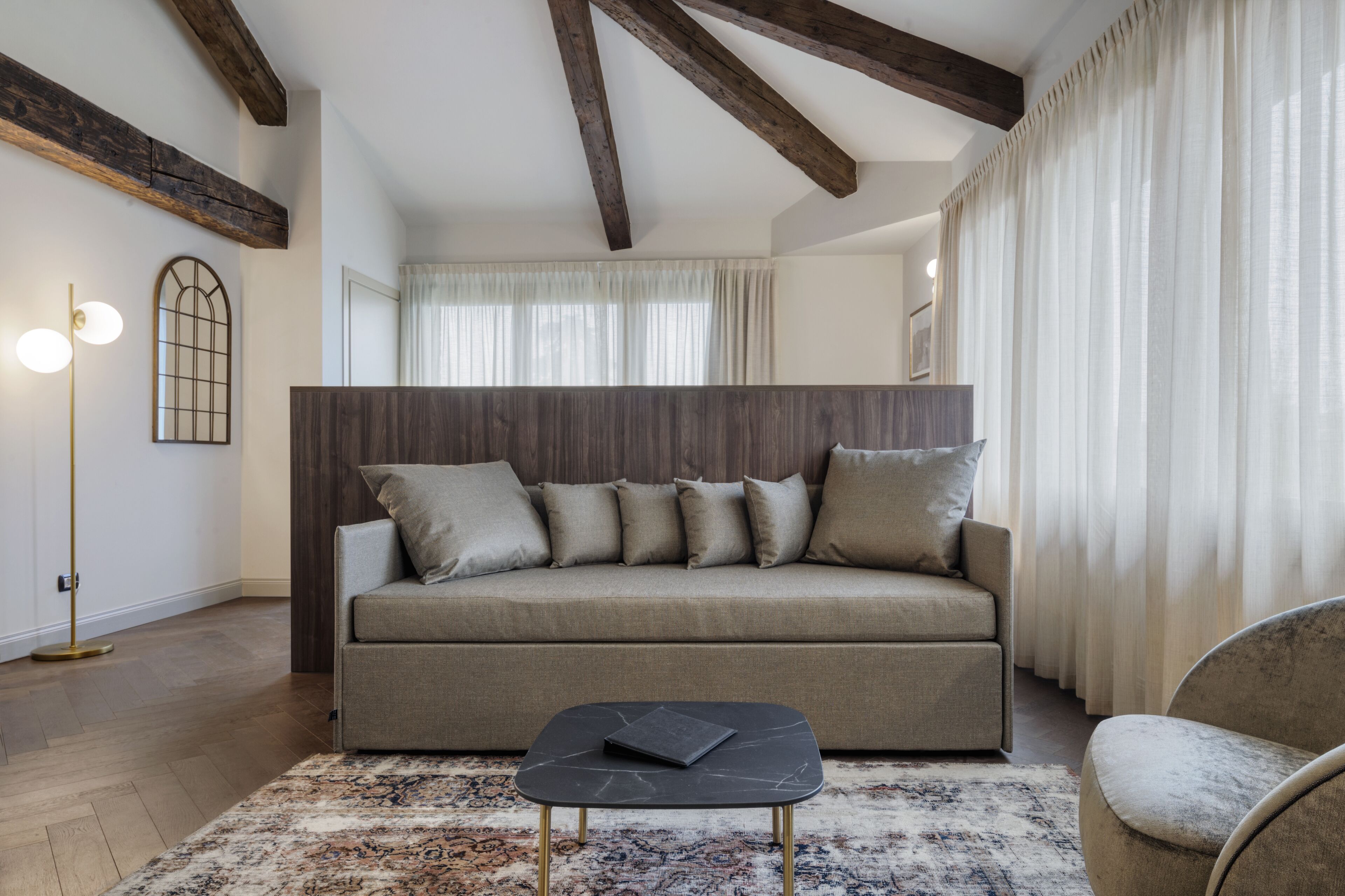 Suite monolocale Superior | Minibar, una cassaforte in camera, tende oscuranti, Wi-Fi gratuito