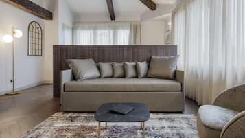 Suite monolocale Superior | Minibar, una cassaforte in camera, tende oscuranti, Wi-Fi gratuito