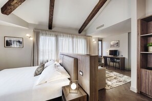 Suite estudio superior | Minibar, caja fuerte, cortinas opacas y wifi gratis