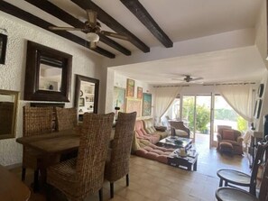 Télévision, cheminée