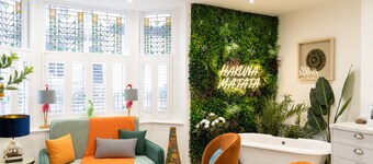 House Of Selfies - Close to The Pantiles