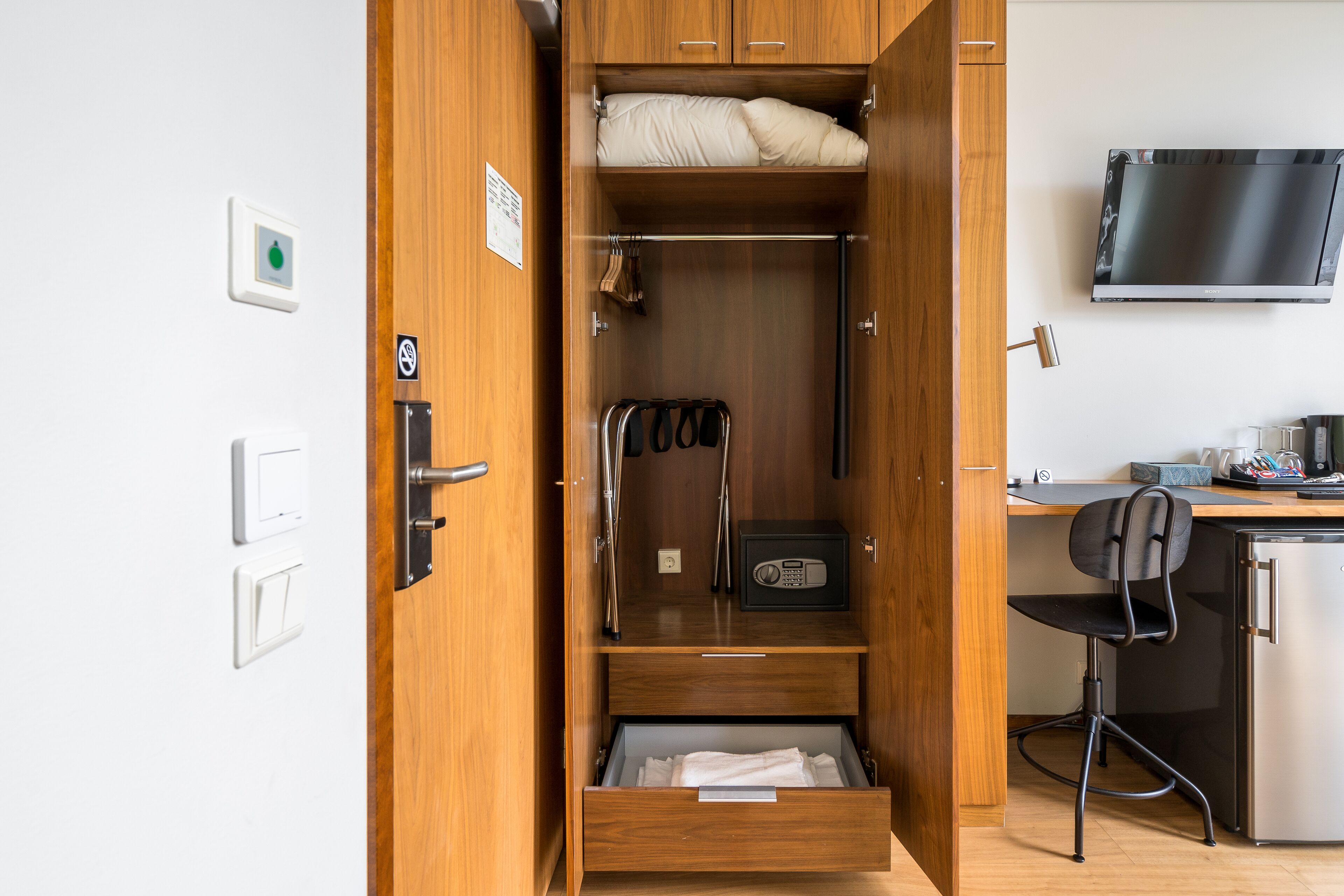 Standard-Zweibettzimmer | Schreibtisch, Verdunkelungsvorhänge, schallisolierte Zimmer