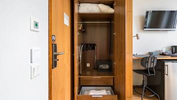 Tomannsrom – standard | Skrivebord, blendingsgardiner, lydisolert og wi-fi (inkludert)