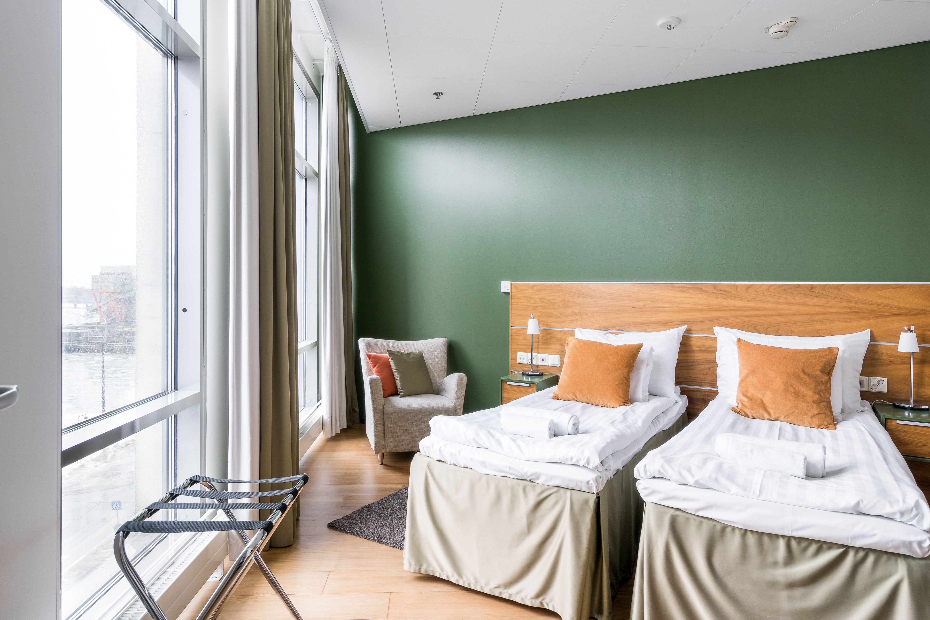 standard twin room | desk, blackout curtains, soundproofing, free wifi