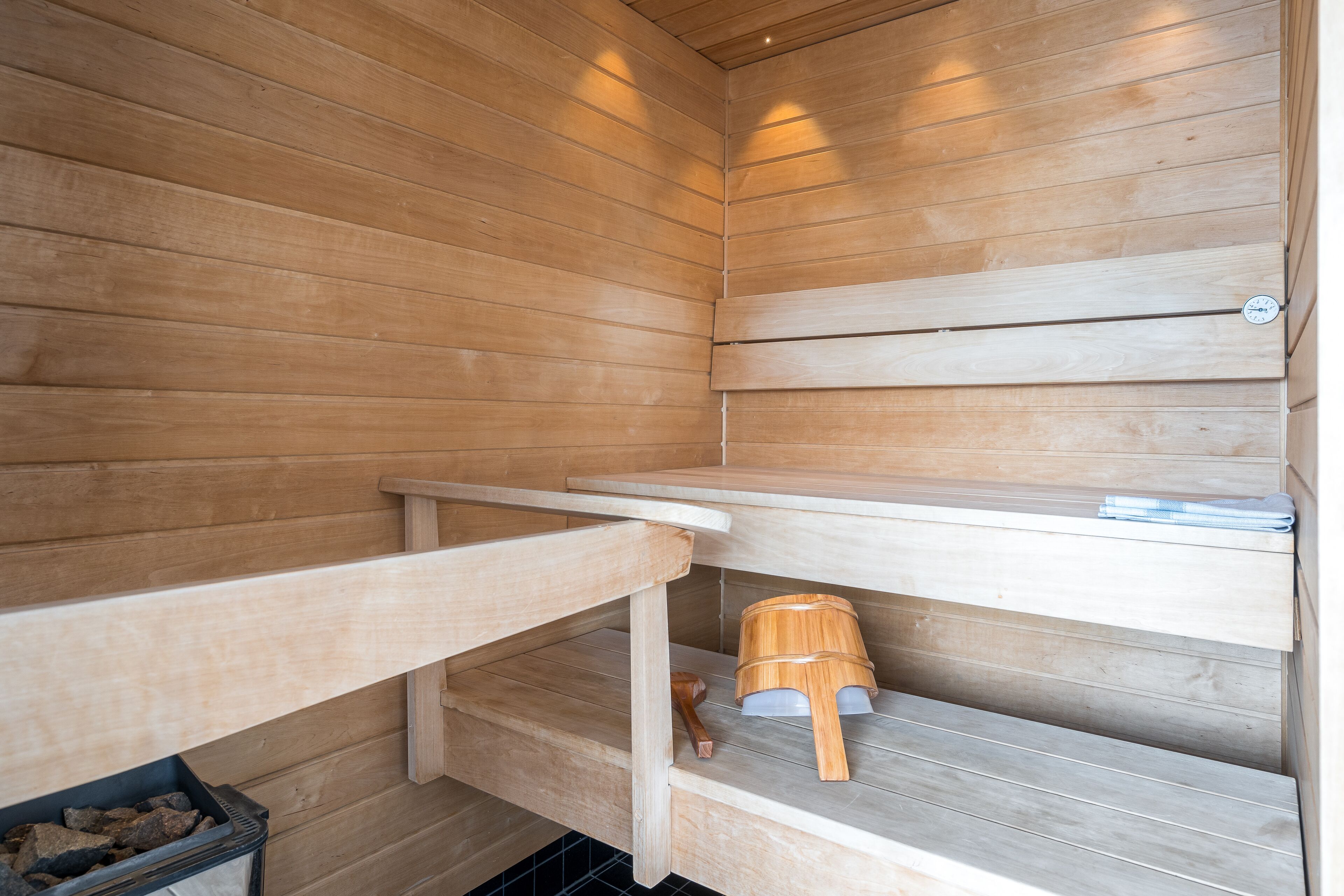 junior suite | bathroom | shower, free toiletries, hair dryer, bidet