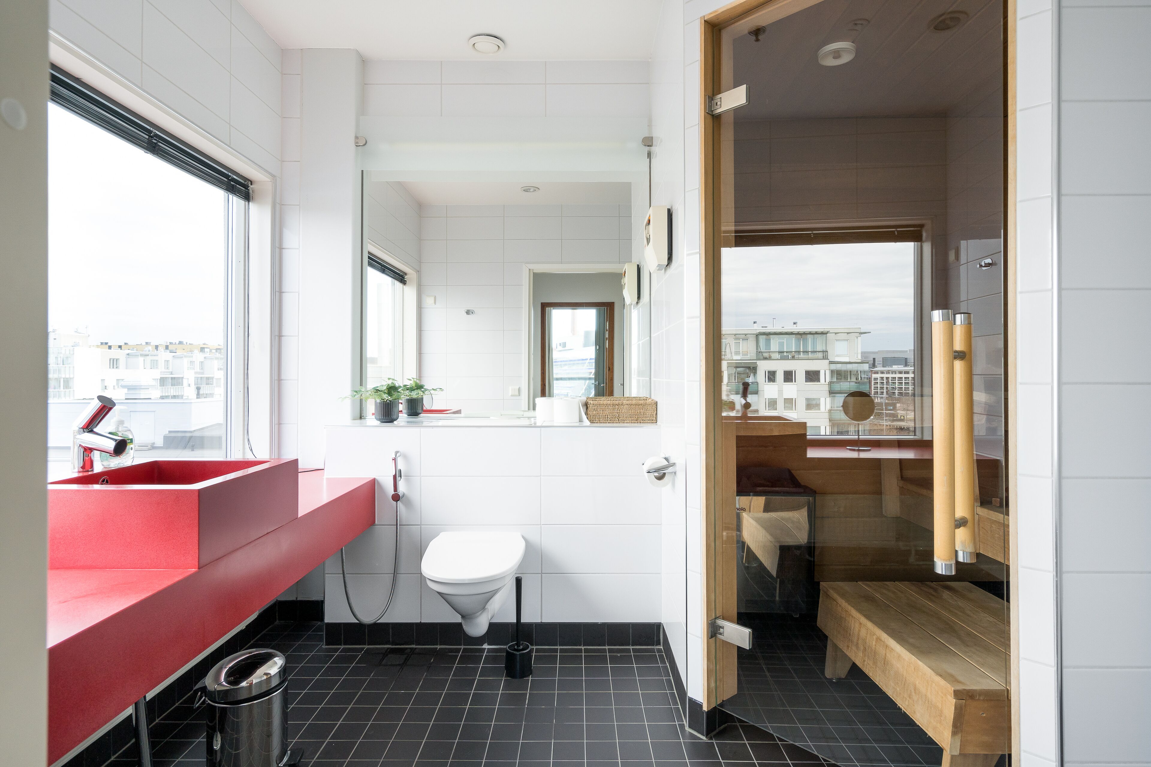 junior suite | bathroom | shower, free toiletries, hair dryer, bidet