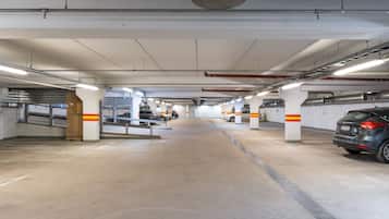 Estacionamiento: 15 por noche