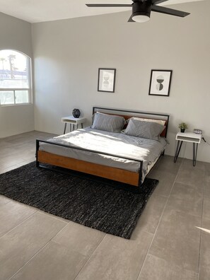 4 bedrooms, desk, iron/ironing board, free WiFi