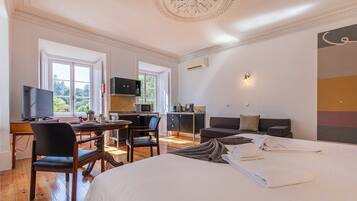 Iron/ironing board, free WiFi, bed sheets