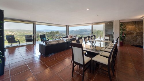 Casa Guimas - Four Bedroom House, Sleeps 10