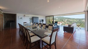 Interior - Casa Guimas - Four Bedroom House, Sleeps 10 (Luzim)