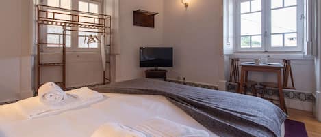 Free WiFi, bed sheets