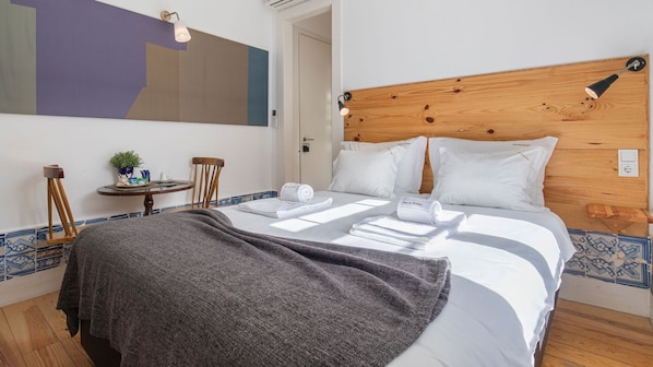 Free WiFi, bed sheets