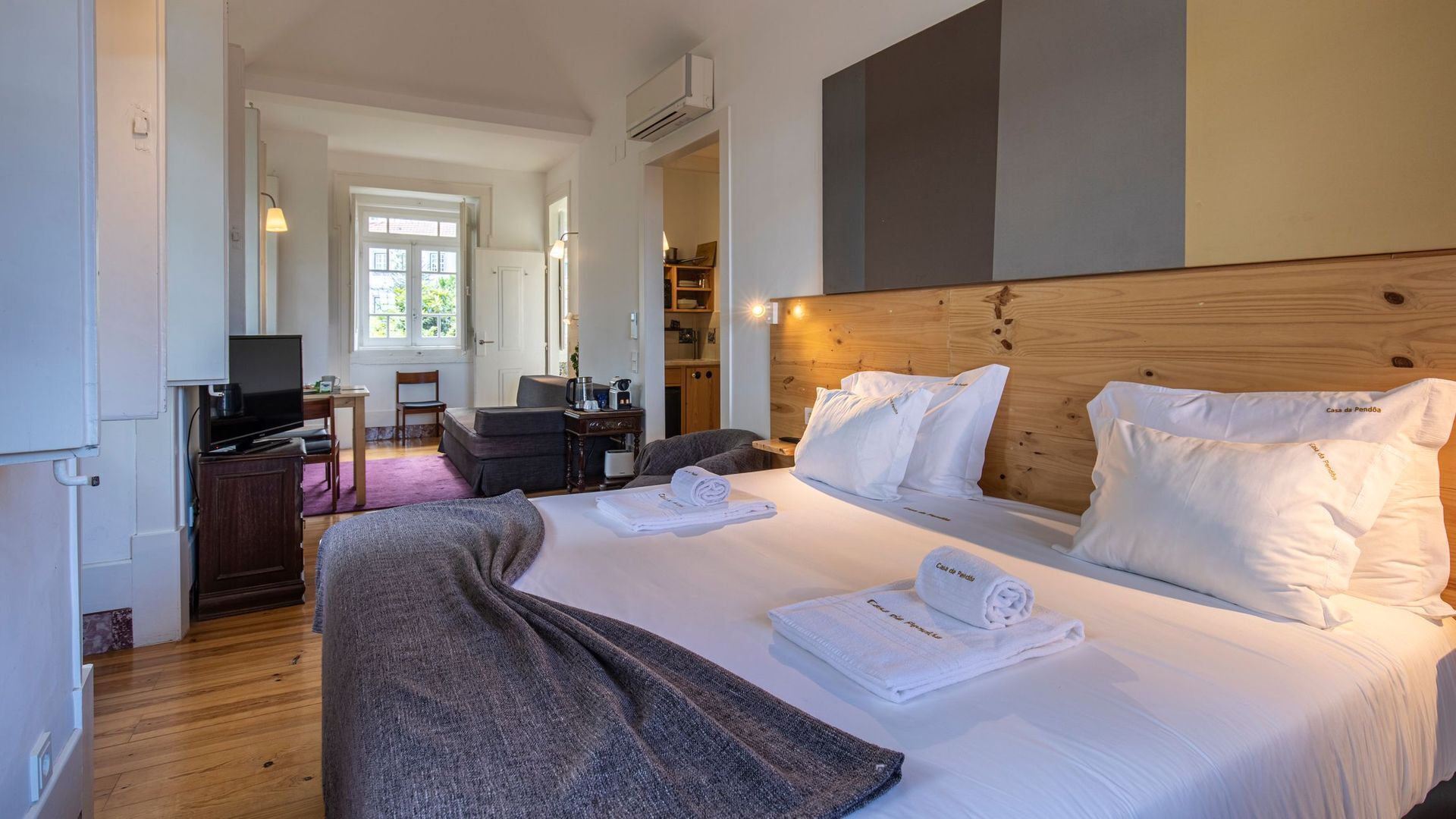 Free WiFi, bed sheets