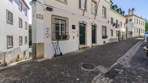 Exterior - Rua Biquinha | Apartment 15 | Self Check-in Online (Sintra)