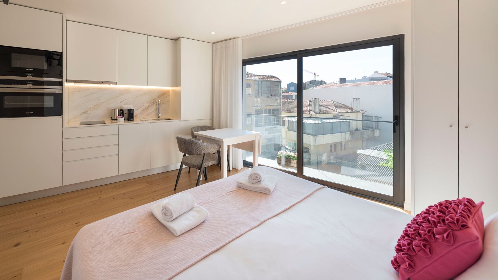 Iron/ironing board, free WiFi, bed sheets