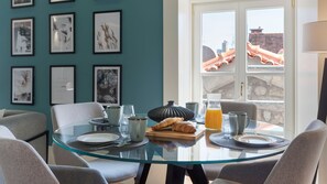 Dining - Ribeira Old Town Charming Flat w/ AC by LovelyStay (Vila Nova de Gaia)