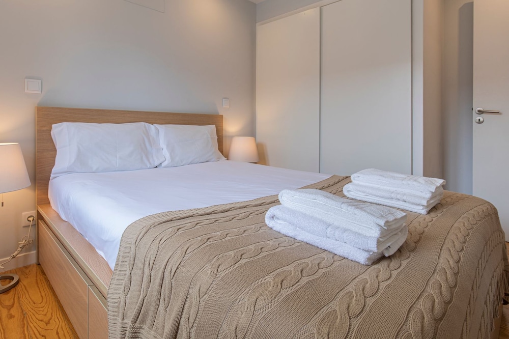 Graceful 2BDR Duplex Apartment by LovelyStay