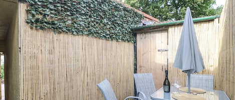 Cottage | Outdoor dining