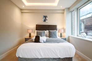 Bügeleisen/Bügelbrett, Reisekinderbett, kostenloses WLAN, Bettwäsche