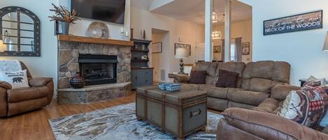 Smart TV, fireplace