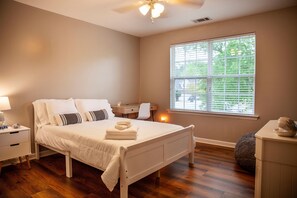 6 bedrooms, desk, iron/ironing board, WiFi - Spacious Home Close to Lots of Out/Indoor Activities Evans, GA (Evans)