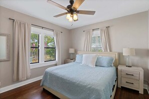 3 habitaciones, tabla de planchar con plancha, wifi y ropa de cama 