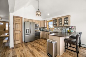 Refrigerador, microondas, horno, placa de cocina