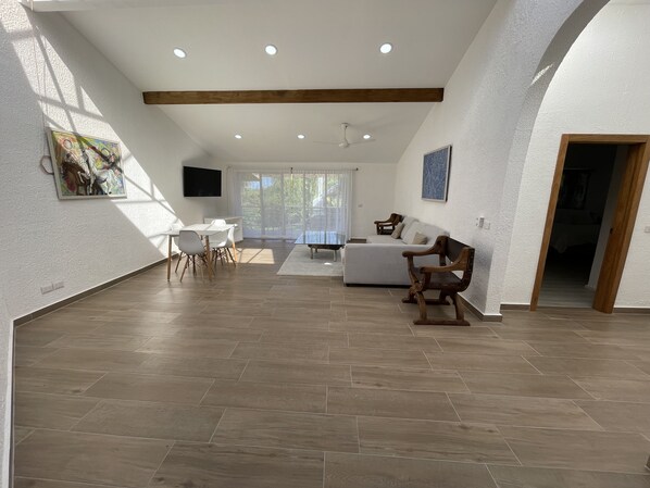 Unclassified image, 1 of 19, button