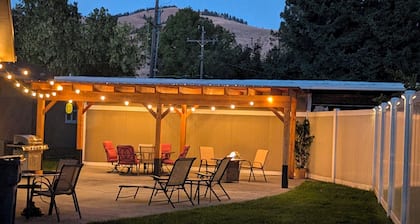Welcome to your Missoula getaway! A spacious stay near Downtown & the University